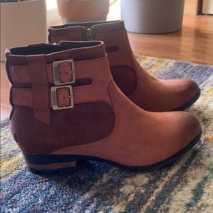 Sorel Lolla waterproof booties, Burro, like new, 9
